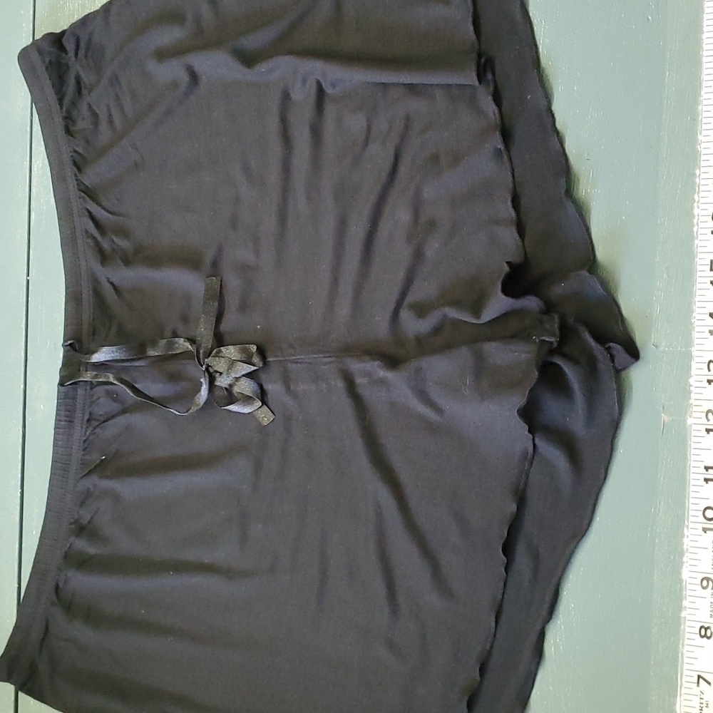 GILLIAN O'MALLEY,  black shorty PJ'S. Top is an XL,  bottoms are a‎ large.